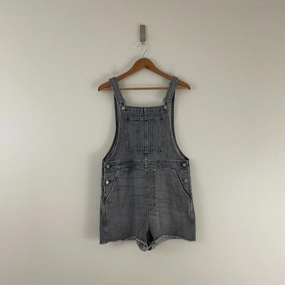 Madewell Pinyon Short Overalls in Pale Grey Denim Size Medium